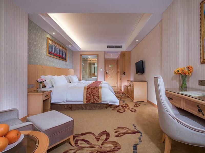 Vienna Hotel Shenzhen Fuyong Village Fenghuangwei Экстерьер фото